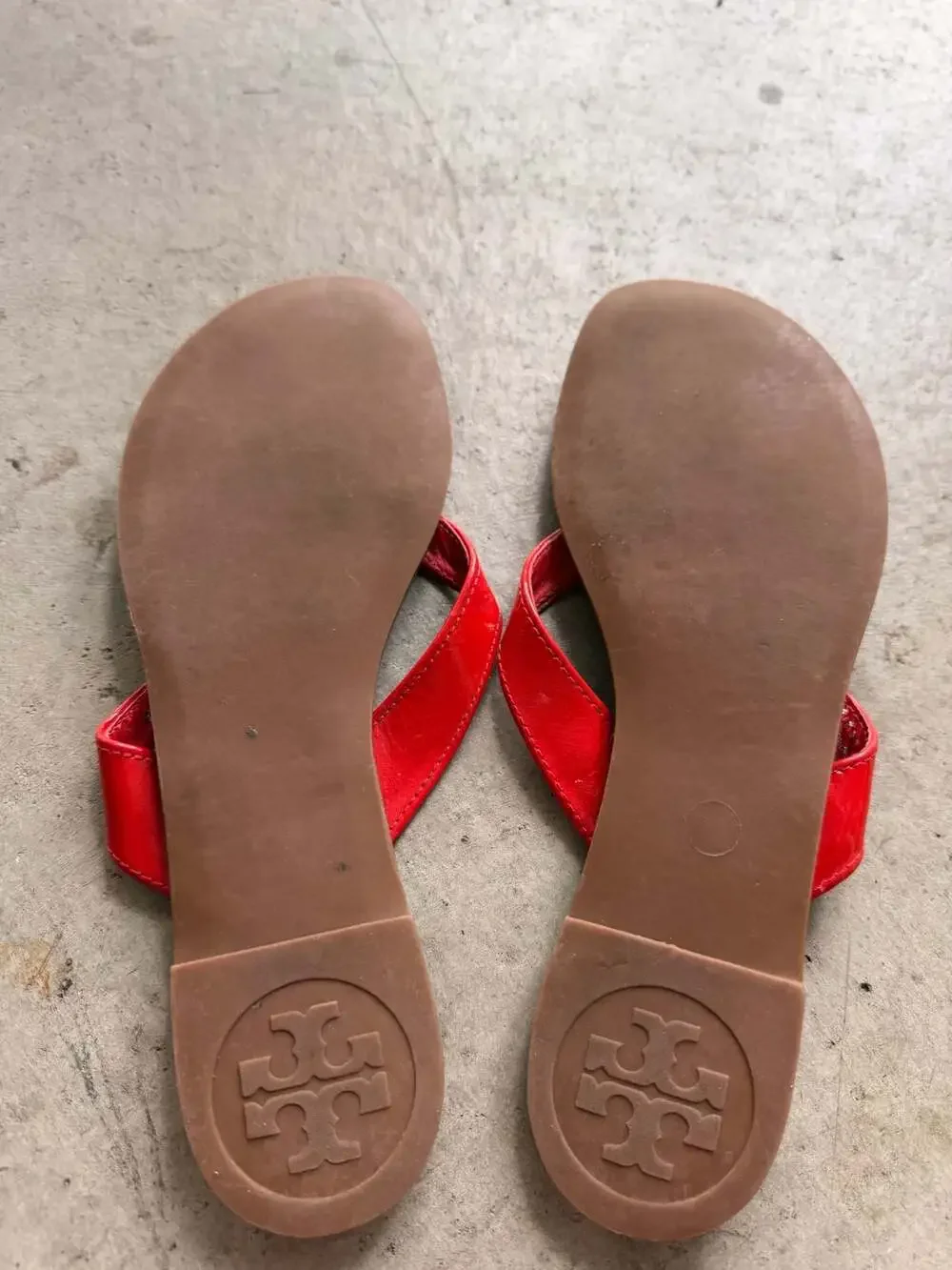 Tory Burch Thora Patent Leather Logo Thong Sandals